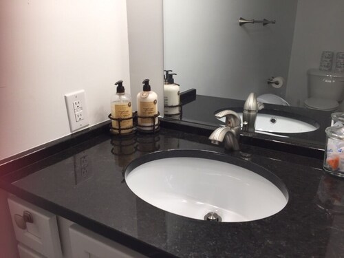 Spacious downtown delight, campus access