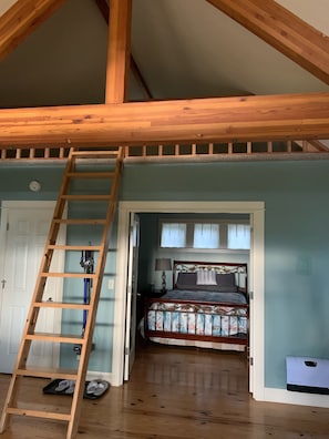 1 bedroom, desk, free WiFi, bed sheets