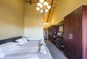 Classic Chalet, 1 Bedroom, Valley View, Mountainside | 2 bedrooms