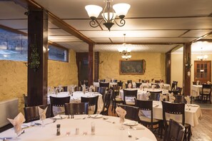 Restaurant - Tiffindell Ski Resort (Senqu)