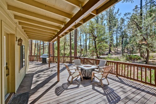 Simply Amazing....Remodeled Cabin with Strawberry's Largest Deck, Dog Friendly