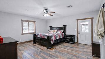 3 chambres, fer et planche à repasser, Wi-Fi, draps fournis