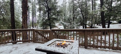 Simply Amazing....Remodeled Cabin with Strawberry's Largest Deck, Dog Friendly
