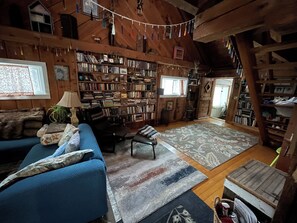 Interior - Rustic Charm close to Portland (Cumberland)