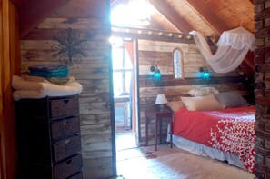 2 bedrooms, desk, iron/ironing board, travel cot - Rustic Charm close to Portland (Cumberland)