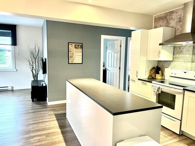 SUTTON - CONDO IN THE HEART OF THE VILLAGE