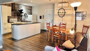 Smart TV, DVD player, books, stereo