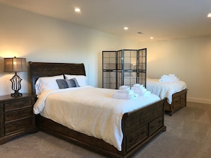 4 habitaciones, tabla de planchar con plancha, internet y ropa de cama