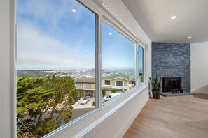 Interior - Hilltop Beauty with Breathtaking San Francisco View (Daly City)