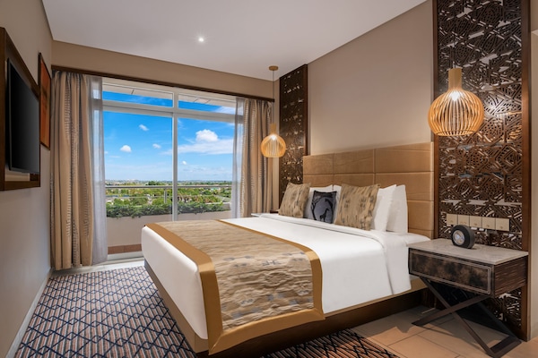 Deluxe Suite, 1 Double Bed, Kitchenette | 1 bedroom, minibar, in-room safe, individually decorated