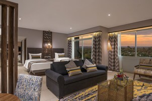 Executive Suite, 2 Twin Beds, Kitchenette | 1 bedroom, minibar, in-room safe, individually decorated