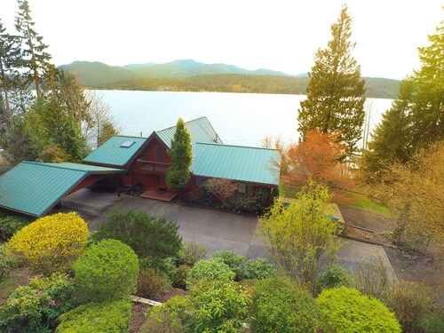 Sunny Lake Whatcom Waterfront Pvt 200' Beach/Dock/Boat Launch/Kayaks/SUP/Hot Tub
