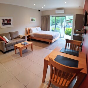 奢华开间, 1 张大床, 无障碍, 无烟房 | 迷你吧、特色装修、特色家居、遮光窗帘