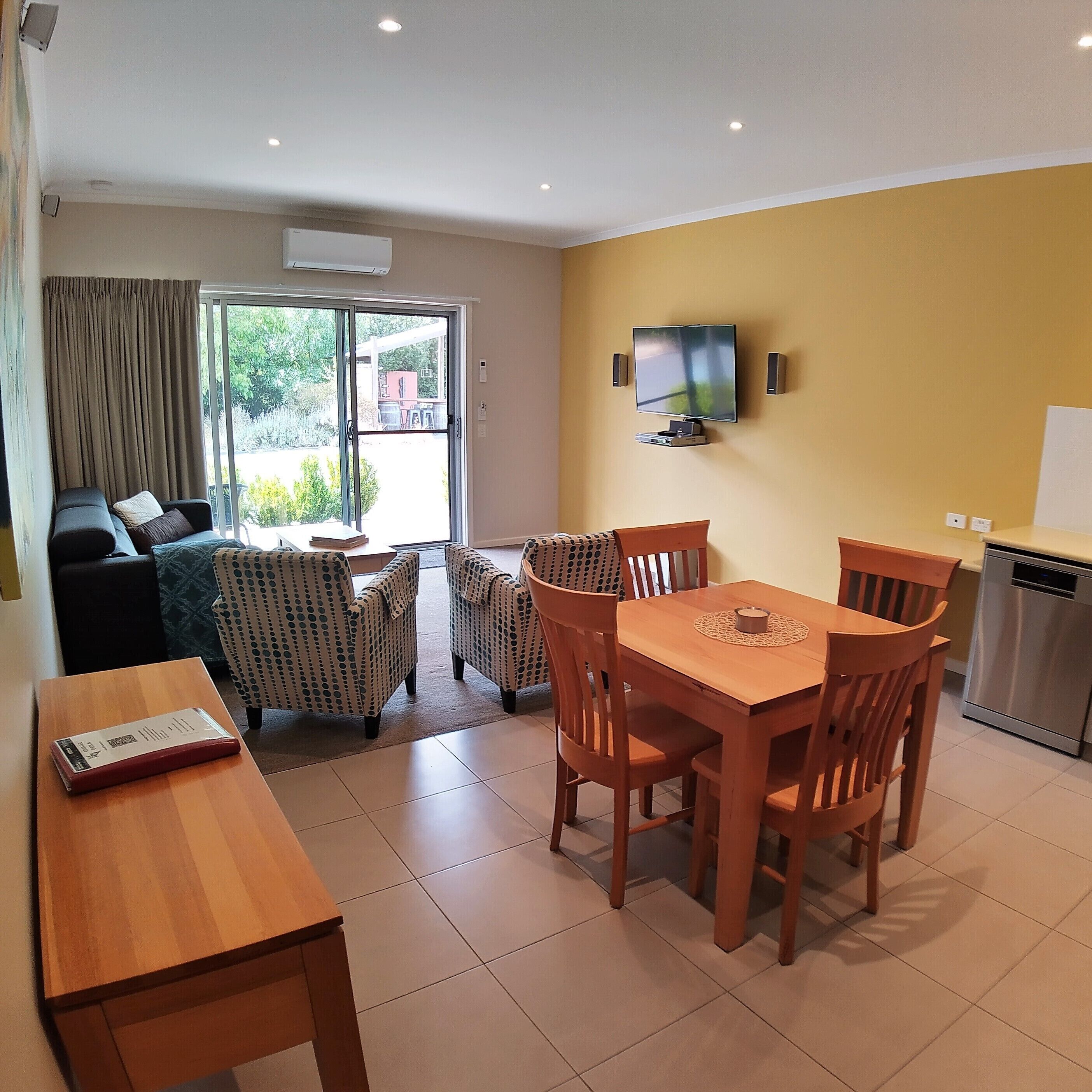 Luxury Apartment, 1 Queen Bed with Sofa bed | Living area