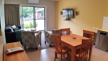 Luxury Apartment, 1 Queen Bed with Sofa bed | Living area