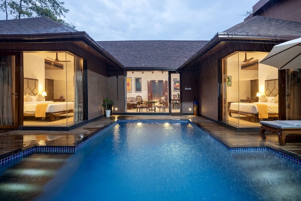 Premium-Villa, Poolblick | Bettwäsche aus ägyptischer Baumwolle, hochwertige Bettwaren