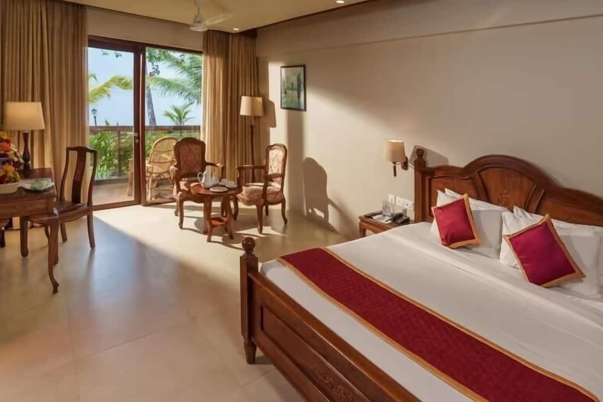 Lake View Premium | Egyptian cotton sheets, premium bedding, down comforters, minibar