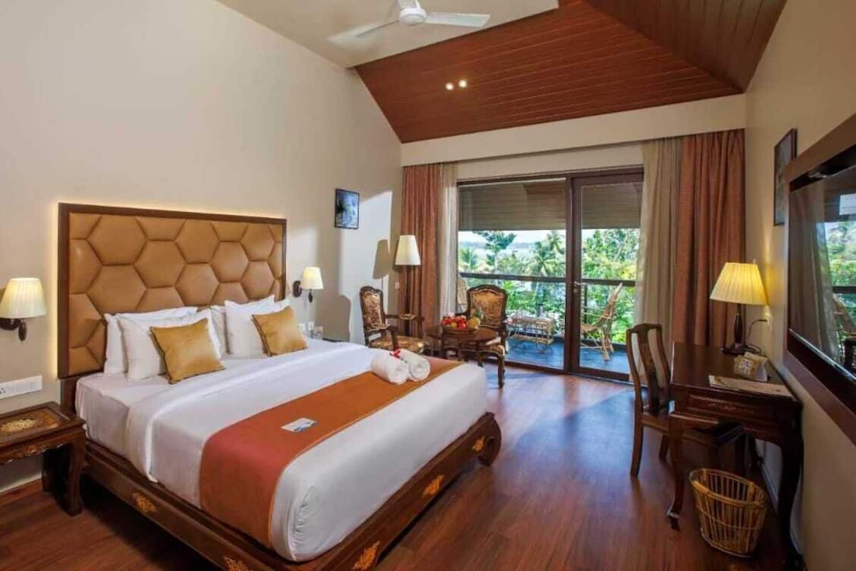 Lake View Elite Room | Egyptian cotton sheets, premium bedding, down comforters, minibar