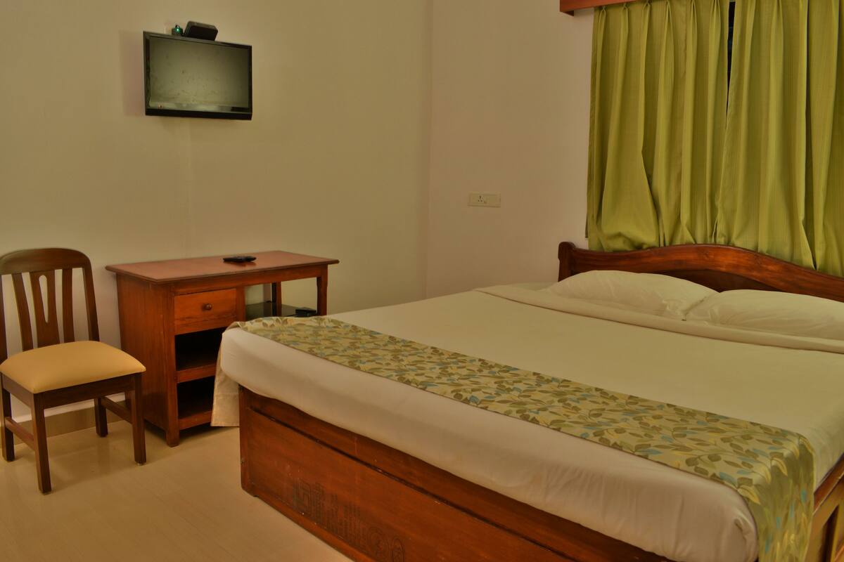 In-room safe, iron/ironing board, rollaway beds, free WiFi