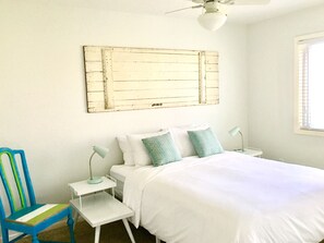 7 bedrooms, desk, iron/ironing board, free WiFi - ALLEGAN ORCHARDS Sleeps25,Pool,HotTub,3Acres, Fireplce,FirePit,PoolTable,PingPng (Fennville)