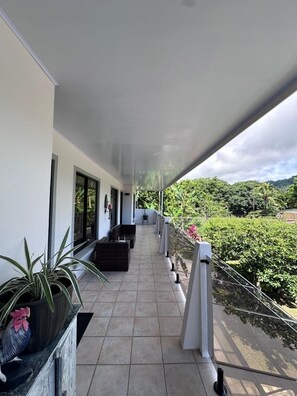 Terrace/patio - Luxury villa 7 bedrooms. 12 beds private compound with pool (Jacó)