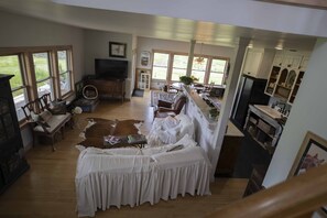 Smart TV, DVD player, books