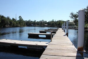 Marina - Twelve Oaks in the Landings! Perfect for Entertaining! 4 BR-4BA - Sleeps 12 (Steinhatchee)
