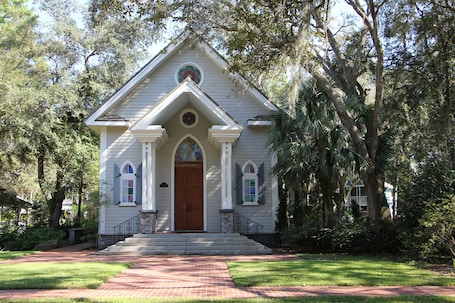 Exterior. Twelve Oaks in the Landings! Perfect for Entertaining! 4 BR-4BA - Sleeps 12