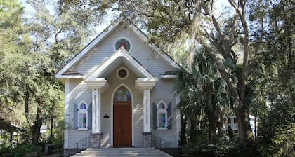 Twelve Oaks in the Landings! Perfect for Entertaining! 4 BR-4BA - Sleeps 12