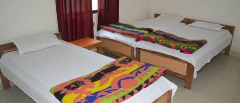 Basic Double or Twin Room, 2 Twin Beds, Non Smoking | Free WiFi