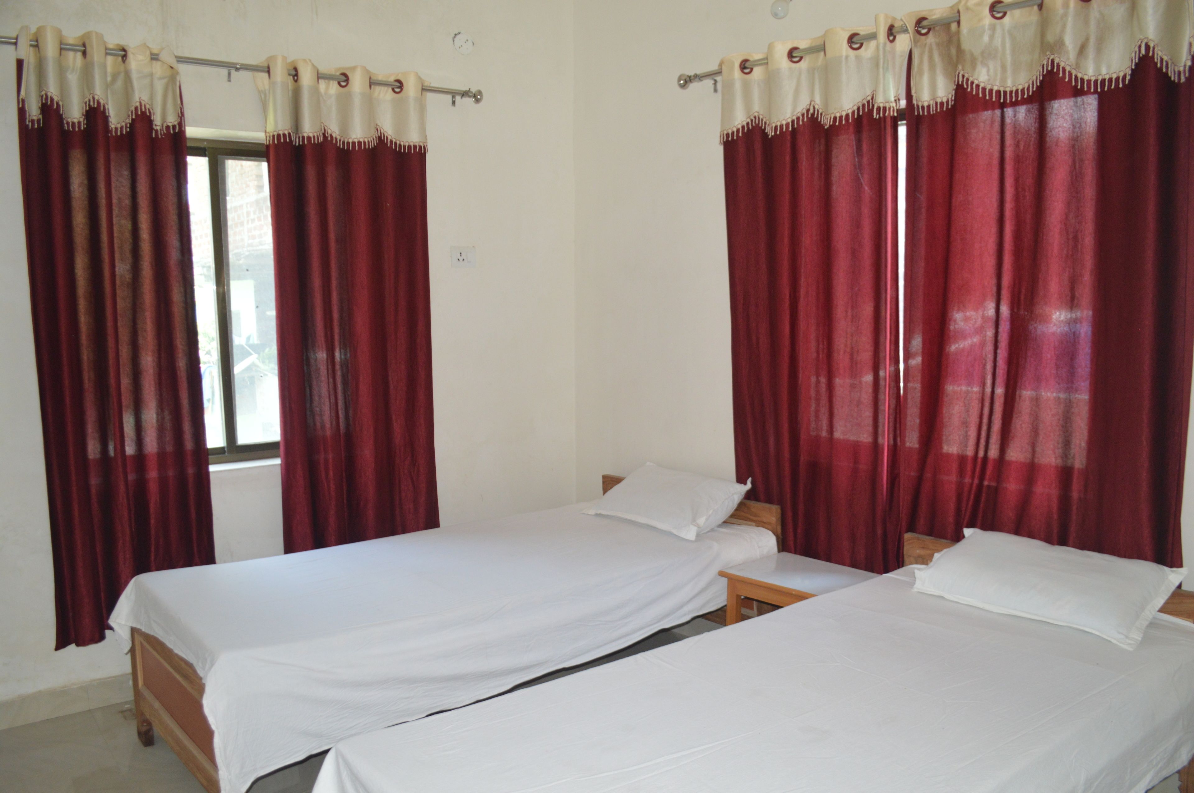 Basic Double or Twin Room, 2 Twin Beds, Non Smoking | Free WiFi