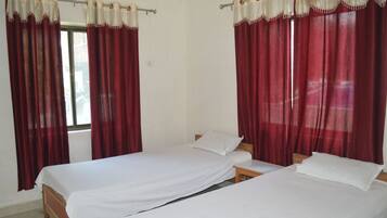 Basic Double or Twin Room, 2 Single Beds, Non Smoking | Free WiFi