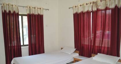 Middle Way Home Stay