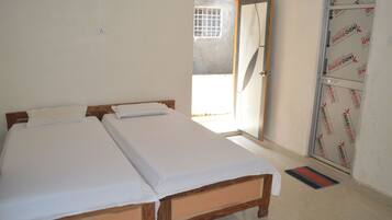 Basic Double or Twin Room, 2 Single Beds, Non Smoking | Free WiFi