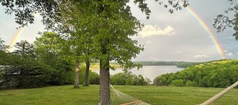 Quaint Family, Couples Cottage ON The Lake! Stunning View, Near Marinas, Trails