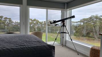 Signature Loft, 1 Queen Bed, Non Smoking, Partial Ocean View