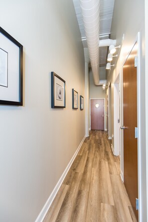 Interior - Spectacular Turn-Key Waterfront Getaway For Six!! (Sandusky)