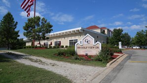 A building with a sign reading "300 Golf View Dr." and an American flag. - Grand Crowne golf course view Branson Surrey w/master hot tub! (Branson)
