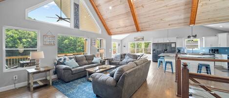 Smart-TV, Kamin, DVD-Player, Tischfußball