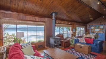 Tv, dvd-spelare och ett filmbibliotek