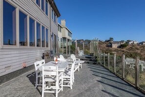 Outdoor dining - Gorgeous 5 bedroom Home With Fabulous Ocean Views and 4 Master Suites (Dillon Beach)