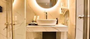 LA PAIX SÀI GÒN - BOUTIQUE HOTEL