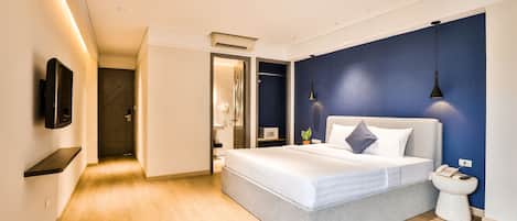 Chambre Deluxe, vue ville | 1 chambre, minibar, coffres-forts dans les chambres, bureau