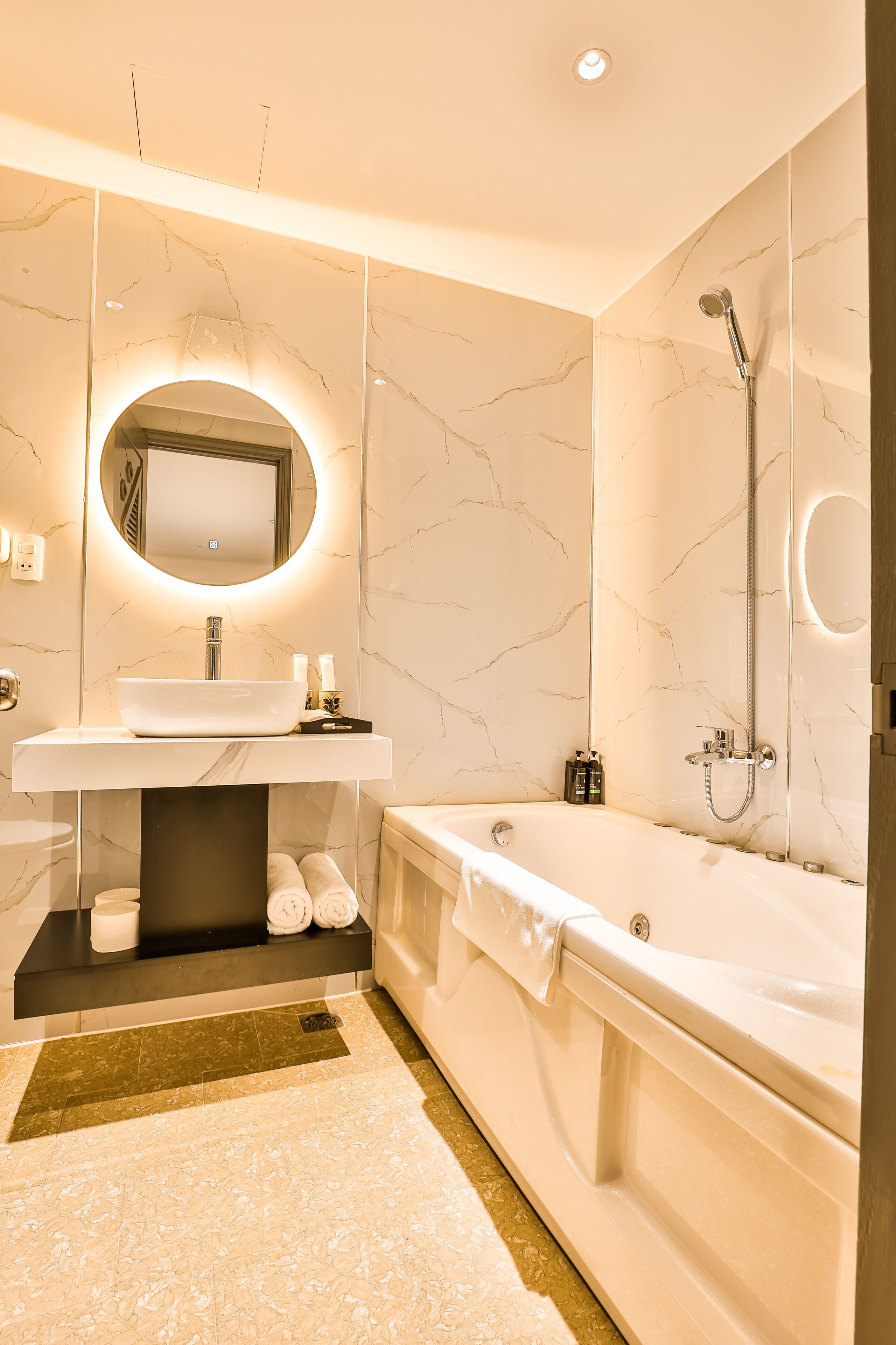 Family Room | Bathroom | Free toiletries, hair dryer, slippers, towels