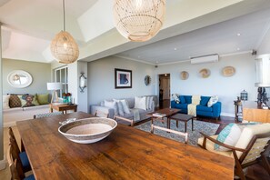 Premier Apartment, 2 Bedrooms | In-room dining