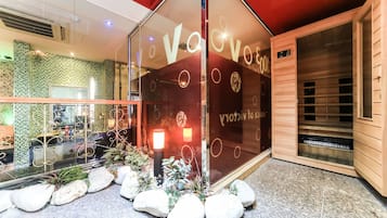 VVIP | Bathroom | Separate bathtub and shower, free toiletries, hair dryer, bathrobes