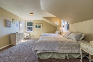 4 makuuhuonetta, työpöytä, silitysrauta/-lauta, Wi-Fi