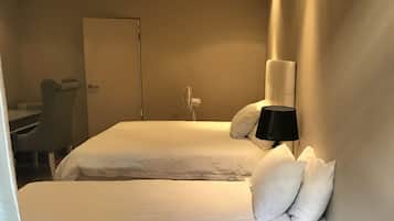 Triple Room | In-room safe, desk, iron/ironing board, free WiFi