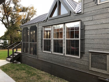 Exterior detail. Waynoka Lil' Lodge Two