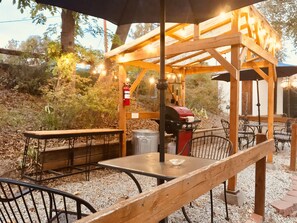 Outdoor dining - Garden Suite - Sierra Mountain Lodge (Ahwahnee)